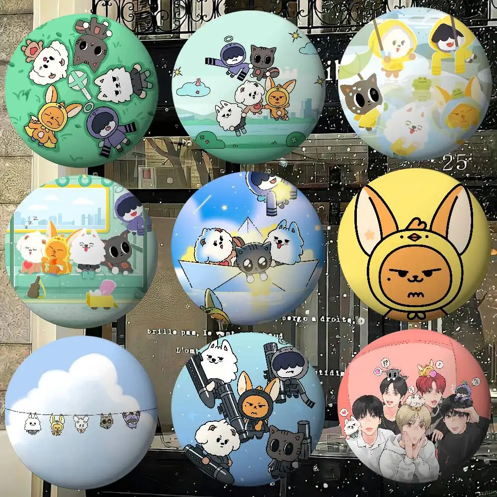 لطيف A-TXT-Es شارات الكرتون المشجعين الكرتون التلبيب دبابيس بروش شعار الحلي هدايا الناس ظهره ديكور قطع المجوهرات