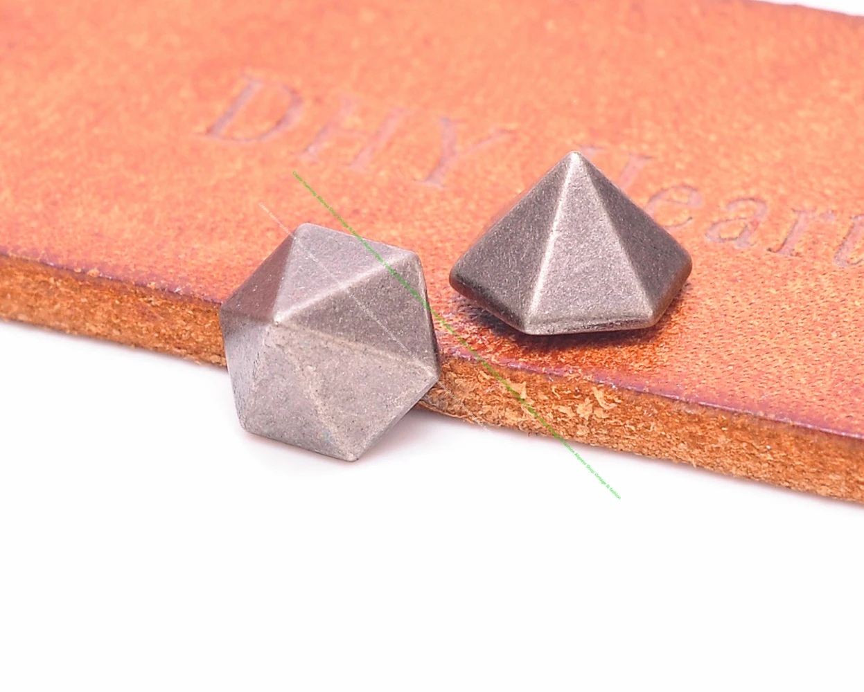 50Pcs Retro Silver Biker Metal Square Pyramid Head Cone Leather Craft Rivet Stud Punk Rivetback Wallet Bag Conchos Decor