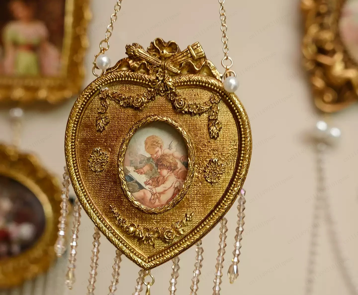 Heart-Shaped Embossed Resin Mini Photo Frame Pearl Tassel Hand-made Frame Room Decoration Gold Bow Wall-mounted Painting