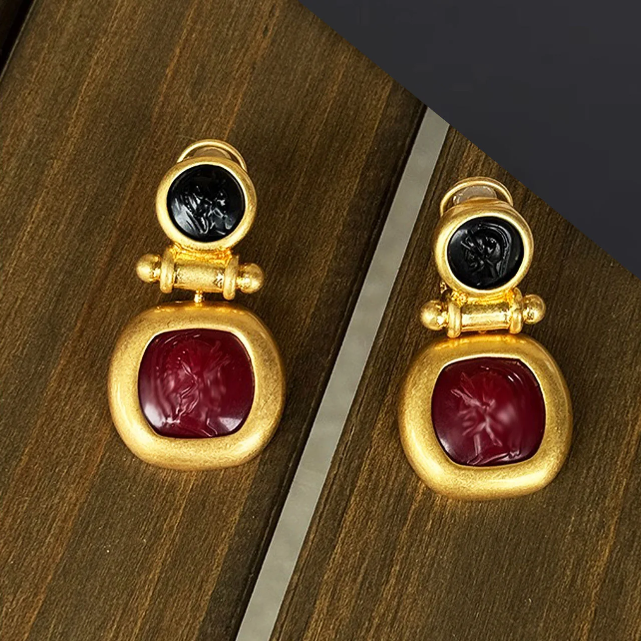 

New Jewelry & Accessories Vintage Style High Quality Black And Red Glass Figurine Earrings For Women's Parties & Gifts