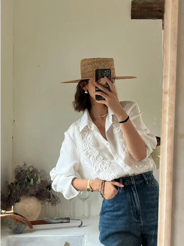 

Ele Белый вышитый свободный повседневный Sle irt, лето 2024, корейская версия, длинный воротник-свеч, смесь полиэстера