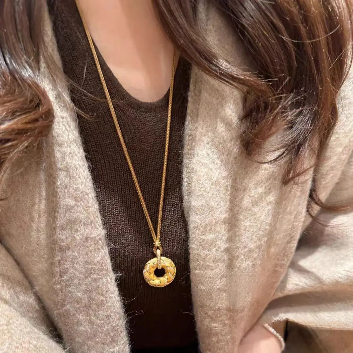 Exquisite Pure Gold Crystal Inlaid Woven Donut 3 Piece Set Women 24K Gold AU999 Advanced Texture and Noble view 4