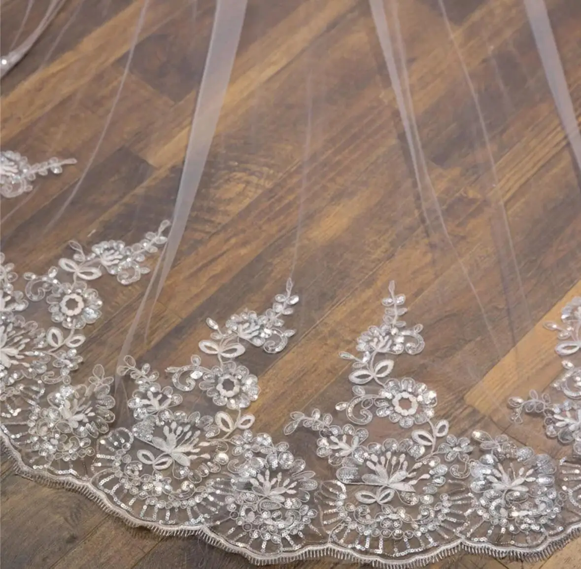 

Wedding Veil Lace Edge Long Luxurious Bridal Veil Applique Sequins White/Ivory Veil With Comb Cathedral One-Layer 3M/4M/5M