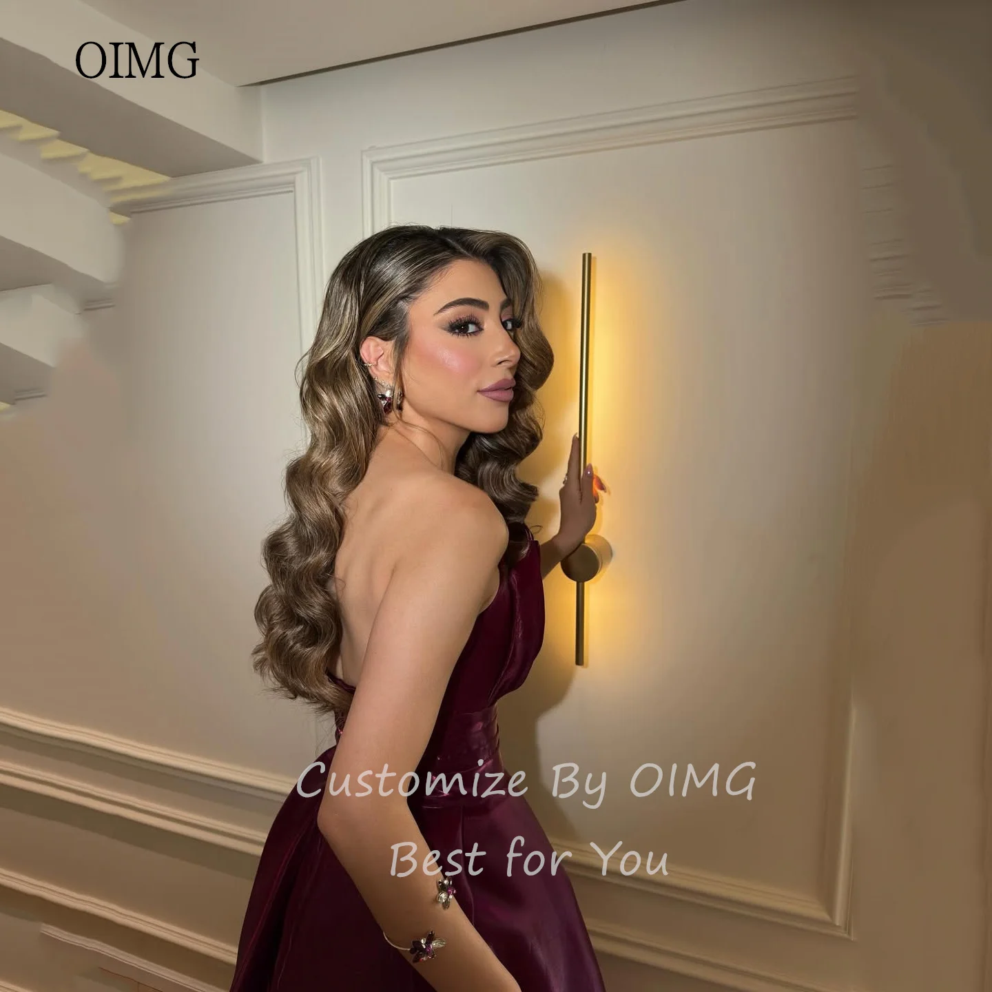 OIMG สีม่วงองุ่นเงา A Line ชุดราตรีคอหวานชุดปาร์ตี้ผ่าข้างยาวชุดราตรีที่กำหนดเอง
