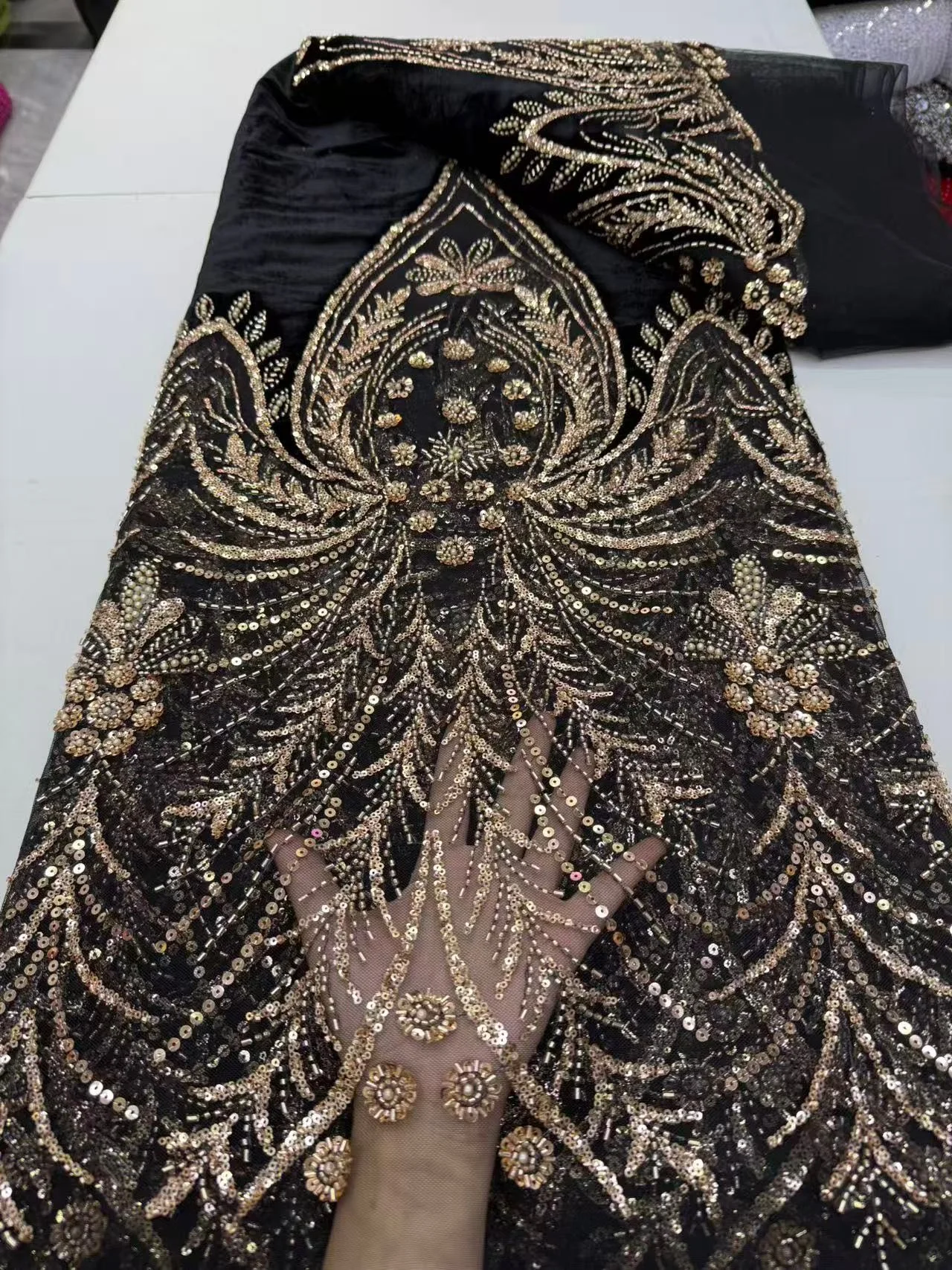 

Высококачественная африканская нигерийская кружевная ткань с бархатом, пайетками и вышивкой гипюрой для вечерних платьев и свадебного шитья JY521 (2026 год)