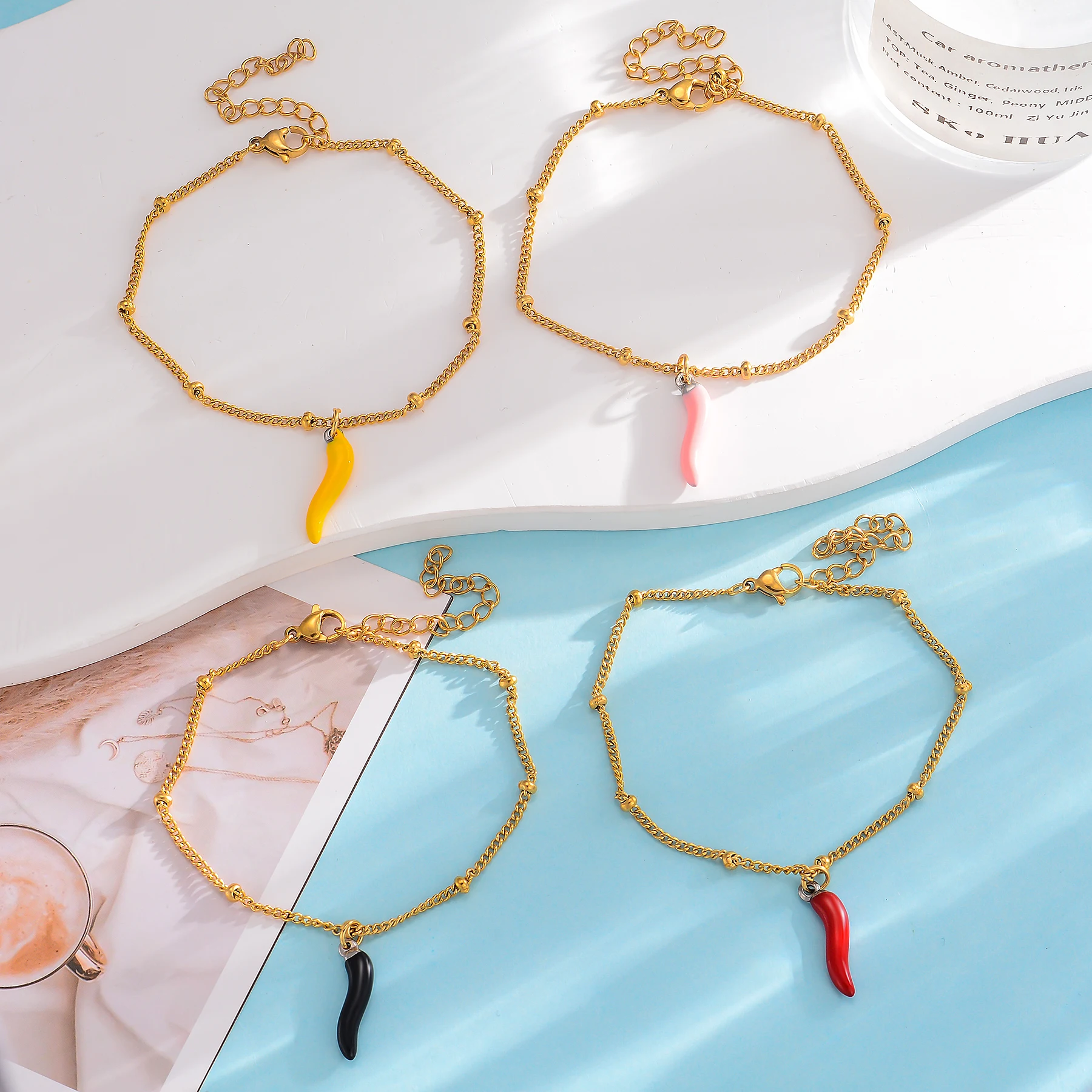 Klassieke roestvrijstalen rode chili bedels armband voor dames zomer waterdicht en roestbestendig dagelijkse accessoires sieraden