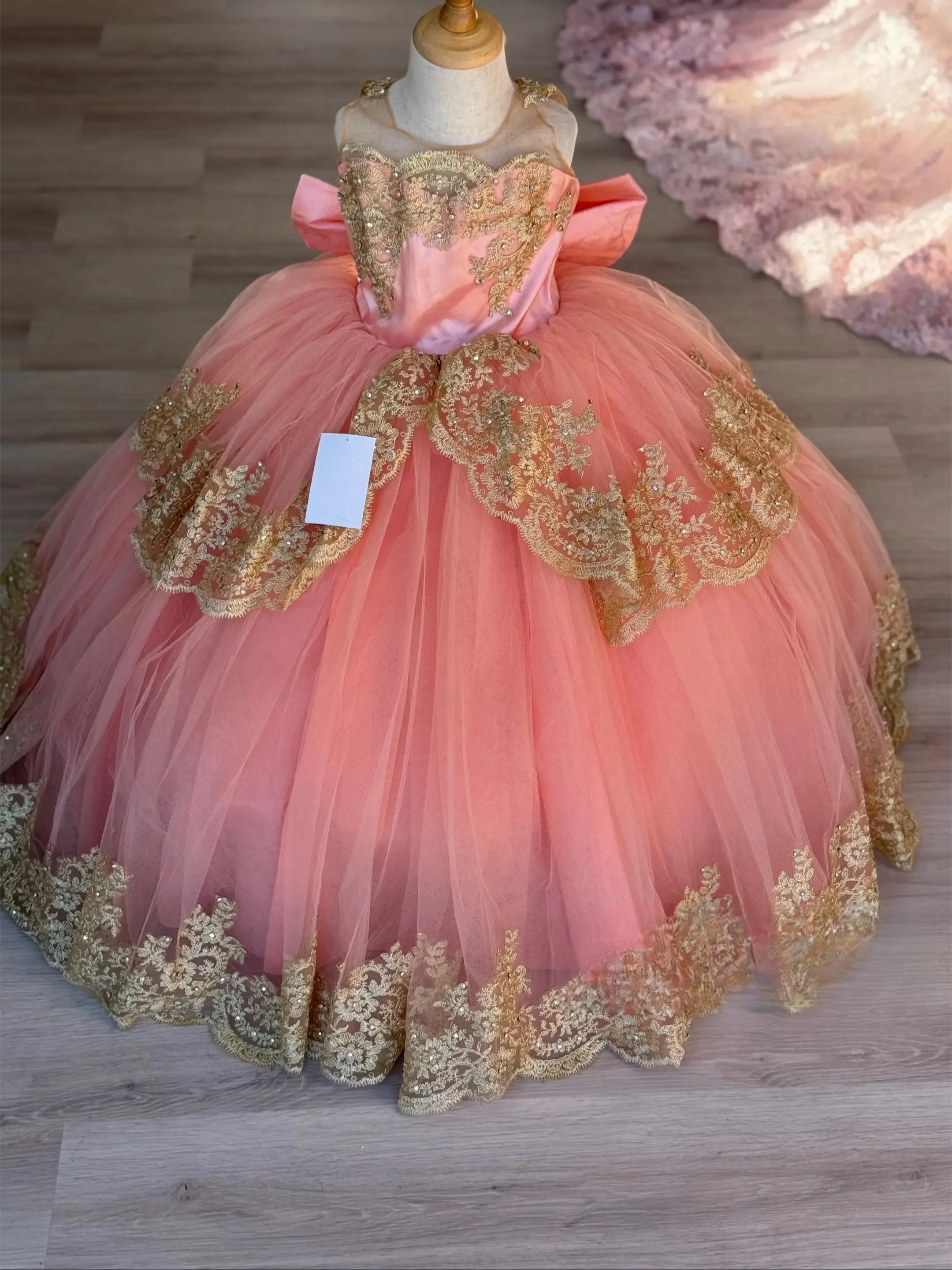 

Coral Flower Girl Dress for Wedding Bow Gold Applique Princess Pageant Ball Gowns Special Occasion Dresses for Kids Floor Length