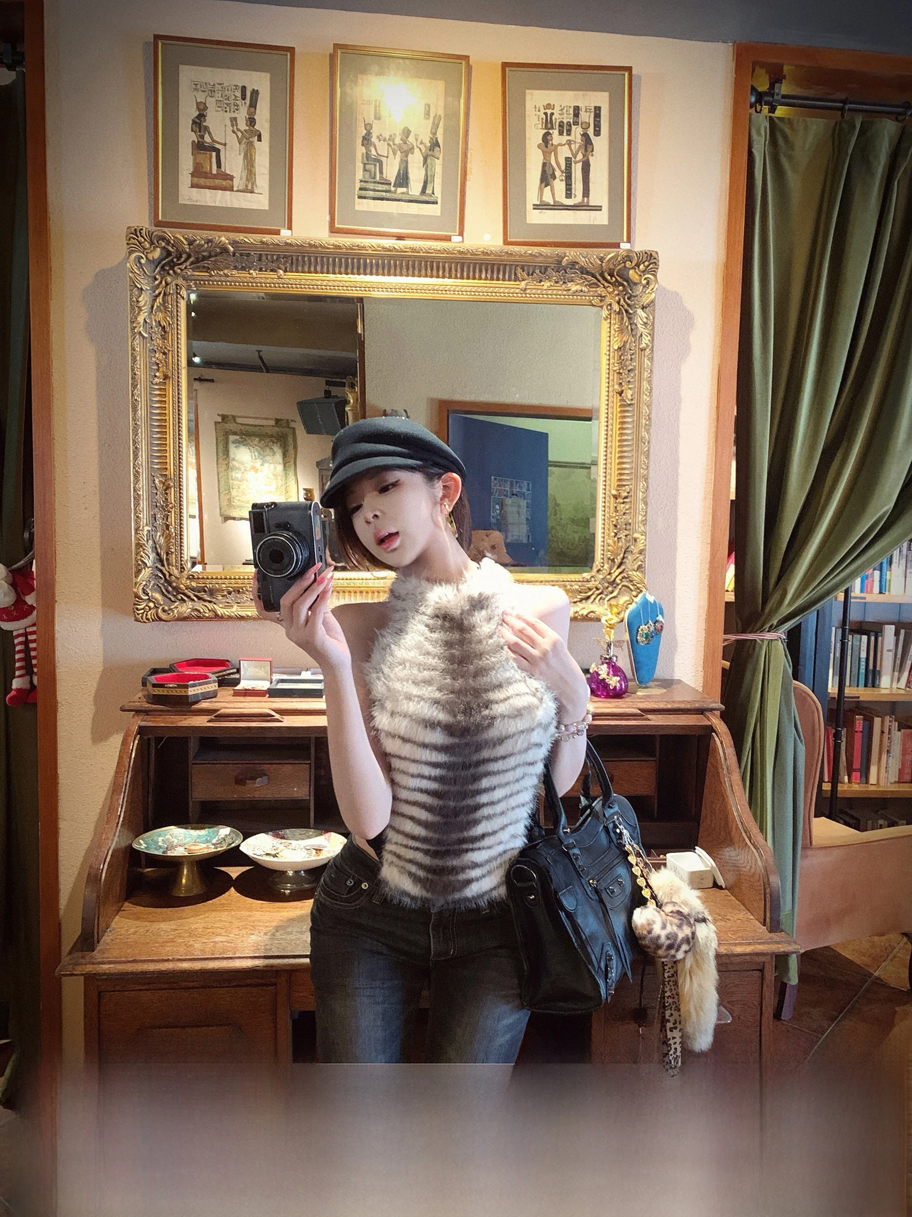 

Swan Feather Floing Hanging Ne Top Women's Vest 2025 Winter adient Pattern Inner Wear Strap Base Tank Top