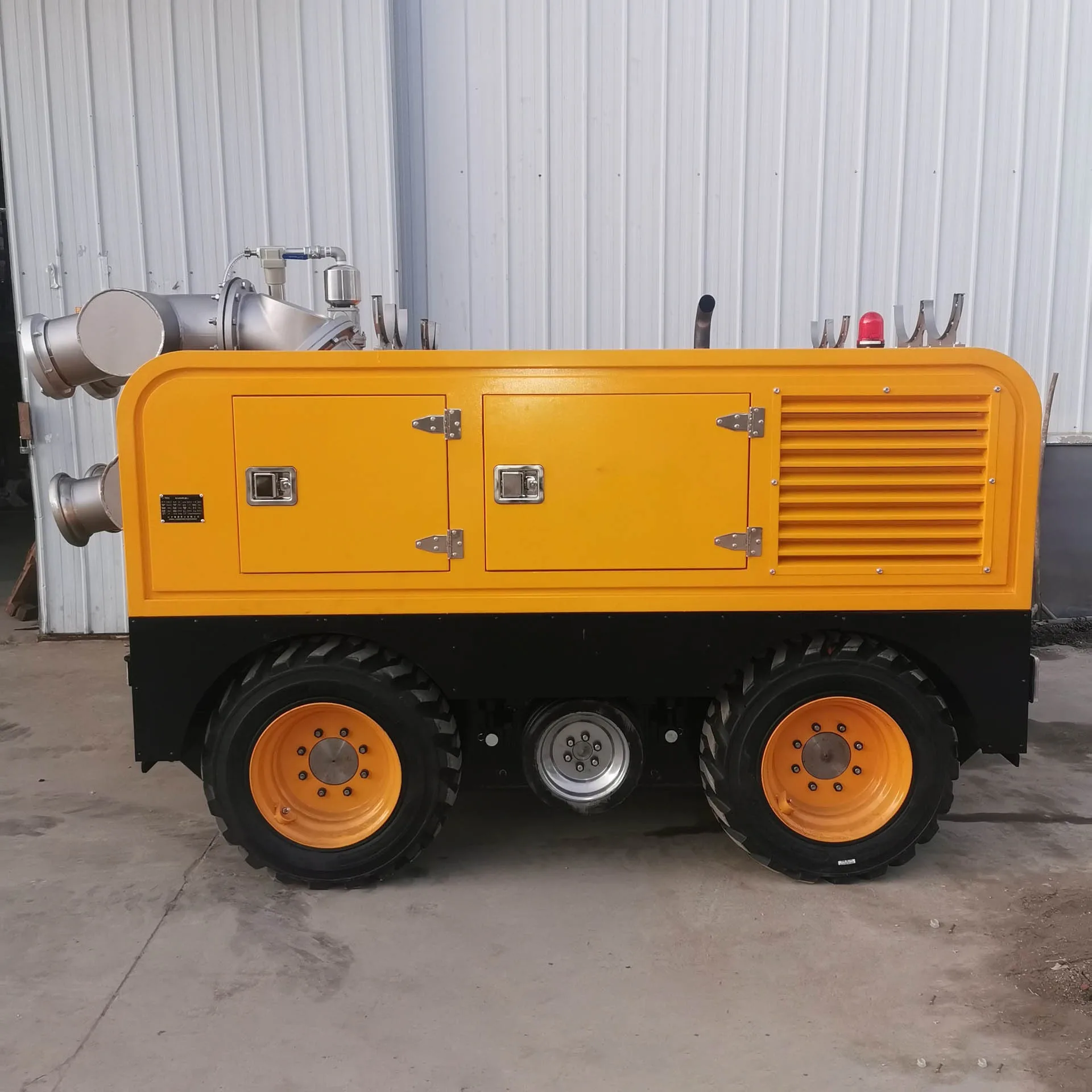 All-Terrain High Flow Flood Relief Amphibious Pump Truck Crawler Hydraulic Drainage Pump Mobile Flood Control Unit