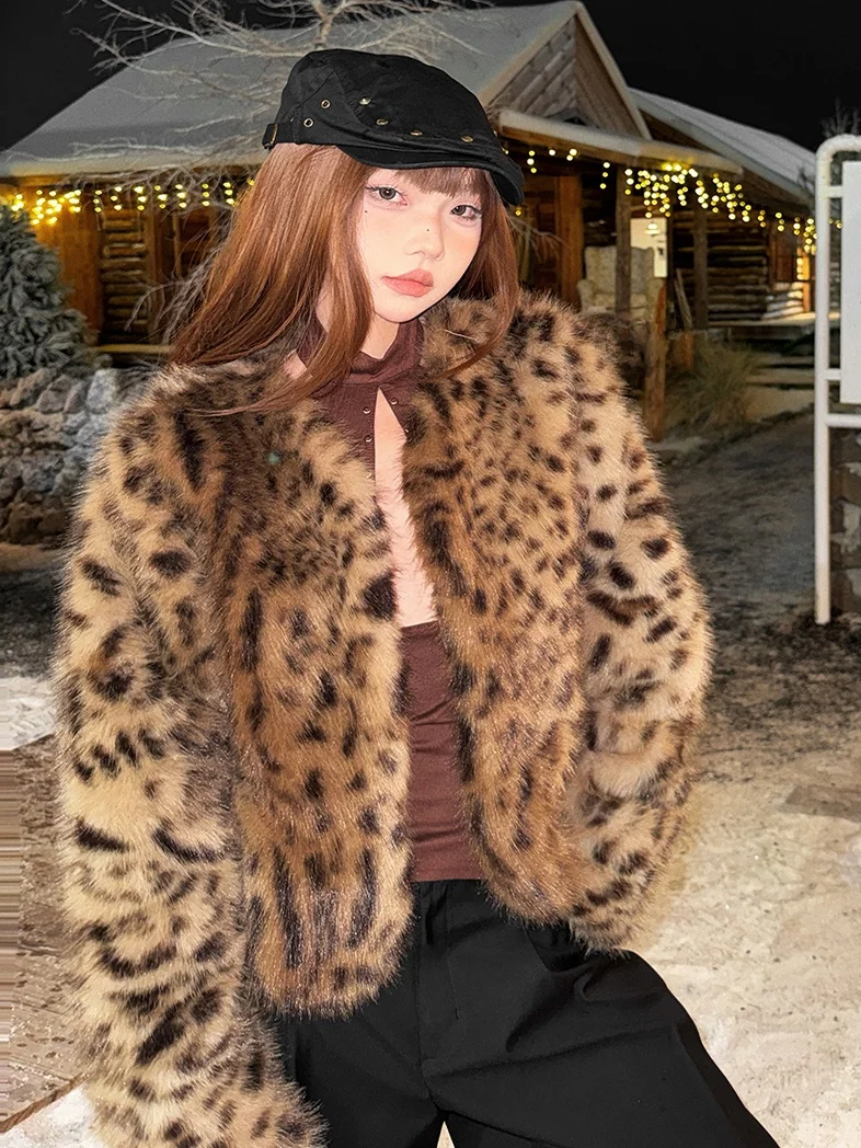   معطف نسائي من الفرو الصناعي بطبعة الفهد من Jaet دافئ متعدد الاستخدامات وقابل للتصفيف من نسيج البوليستر