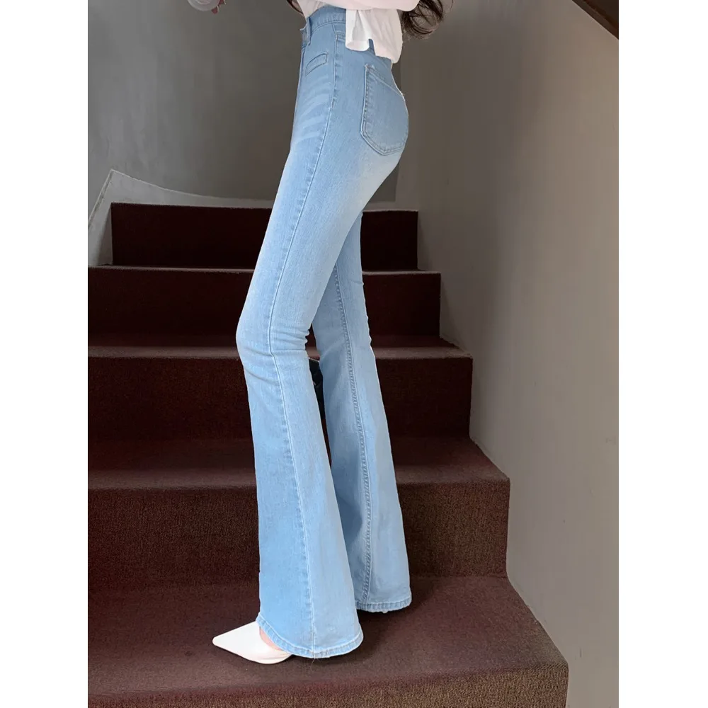 패셔너블한 하이웨이스트 슬림핏 플레어 진 라이트 컬러 시리즈 한국 스타일 면 스트레치 데님 봄 가을 여성용 청바지