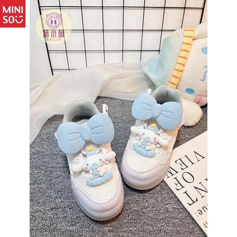 Miniso 2025 Princess Heelys - حذاء دوار لامع أبيض للفتيات، بعجلتين #3