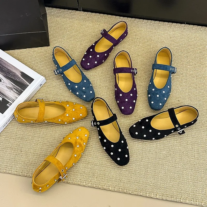 

Роскошные балетки на плоской подошве с заклепками, женские туфли из искусственной замши с металлическими пуговицами на низком каблуке, нескользящие мягкие туфли Мэри Джейн на низком каблуке