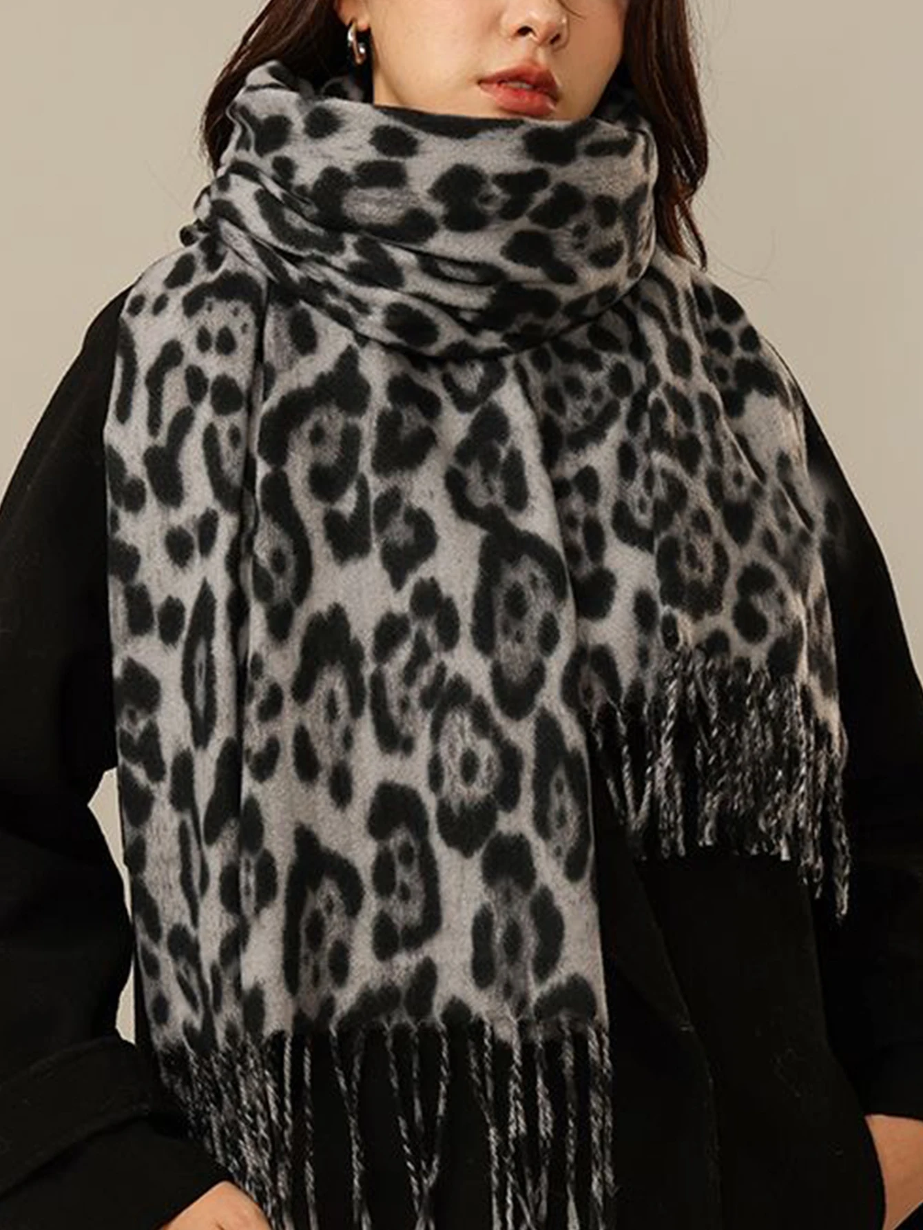 Herbst und Winter Imitation Kaschmir Leopardenmuster Schal Damen Warmer und dicker Schal Retro Leopardenmuster mit Quaste Großer Schal – Detail 2