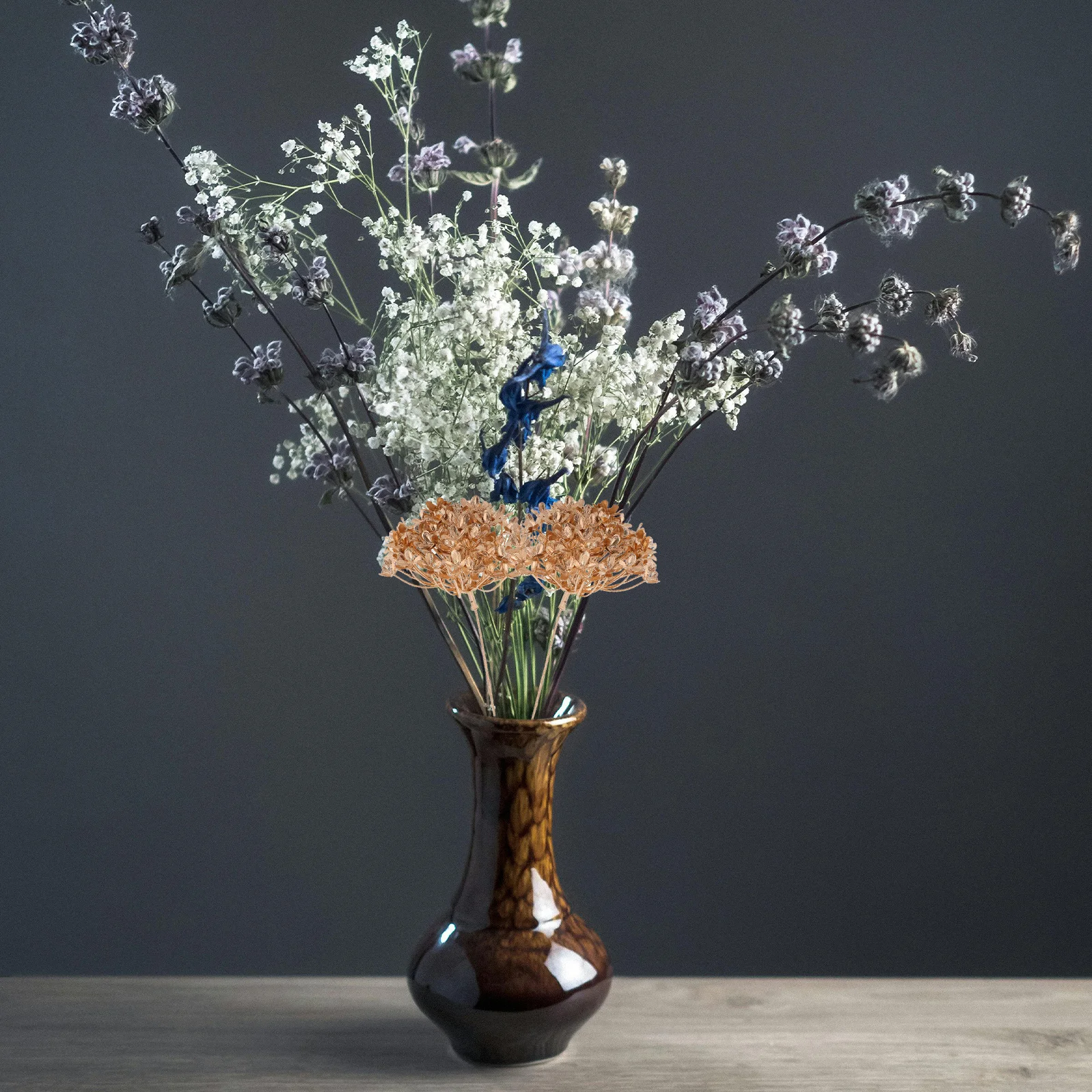 

5Pcs Lifelike Gold Faux Hydrangea Stems Permanent Flower Arrangement for Spring Fall Decor Festive Home Wedding Table