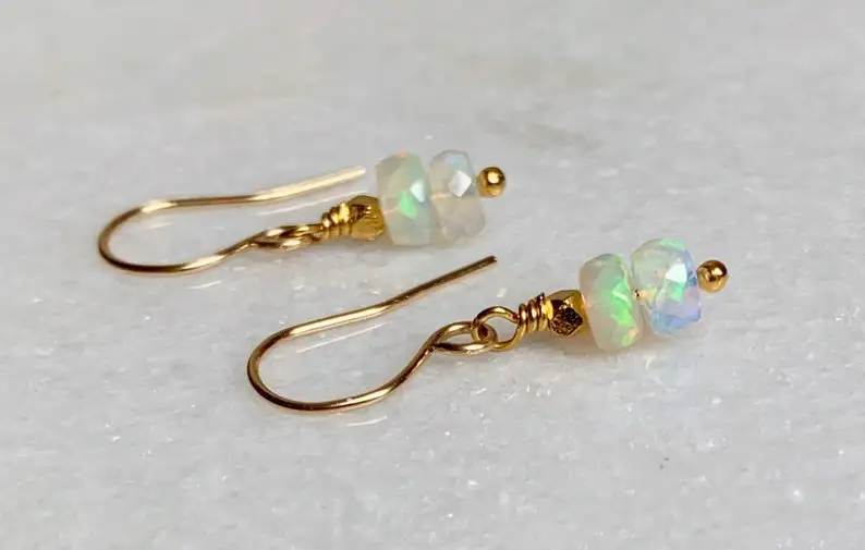 أقراط أوبال لذيذة / تتدلى أوبال ذهبي / جوهرة ميلاد أكتوبر / مجوهرات أوبال / هدية لها