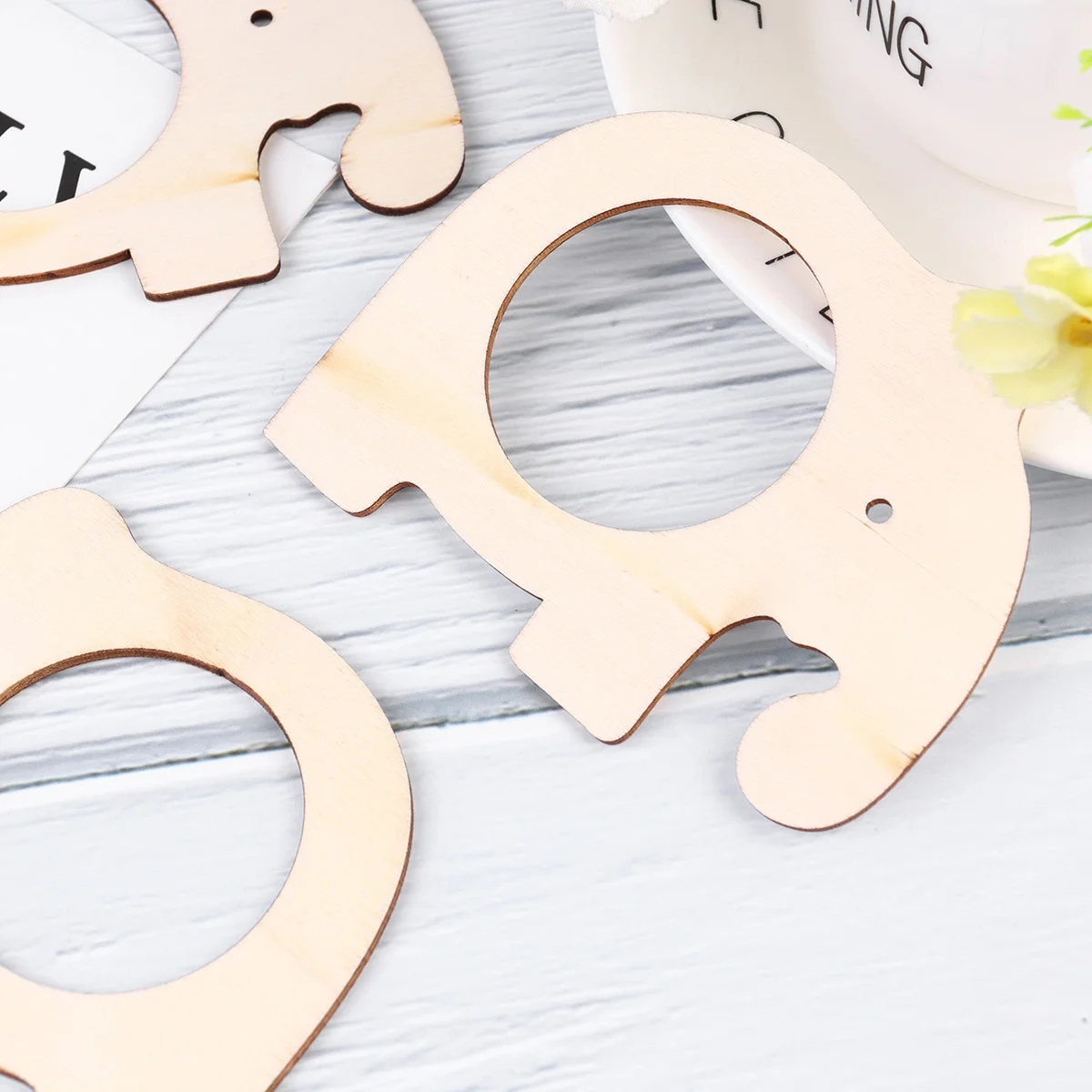 

10Pcs Creative Wooden Napkin Rings Smooth Burr-Free Elegant Design Wedding Party Celebration Table Accessories Tissue Circle