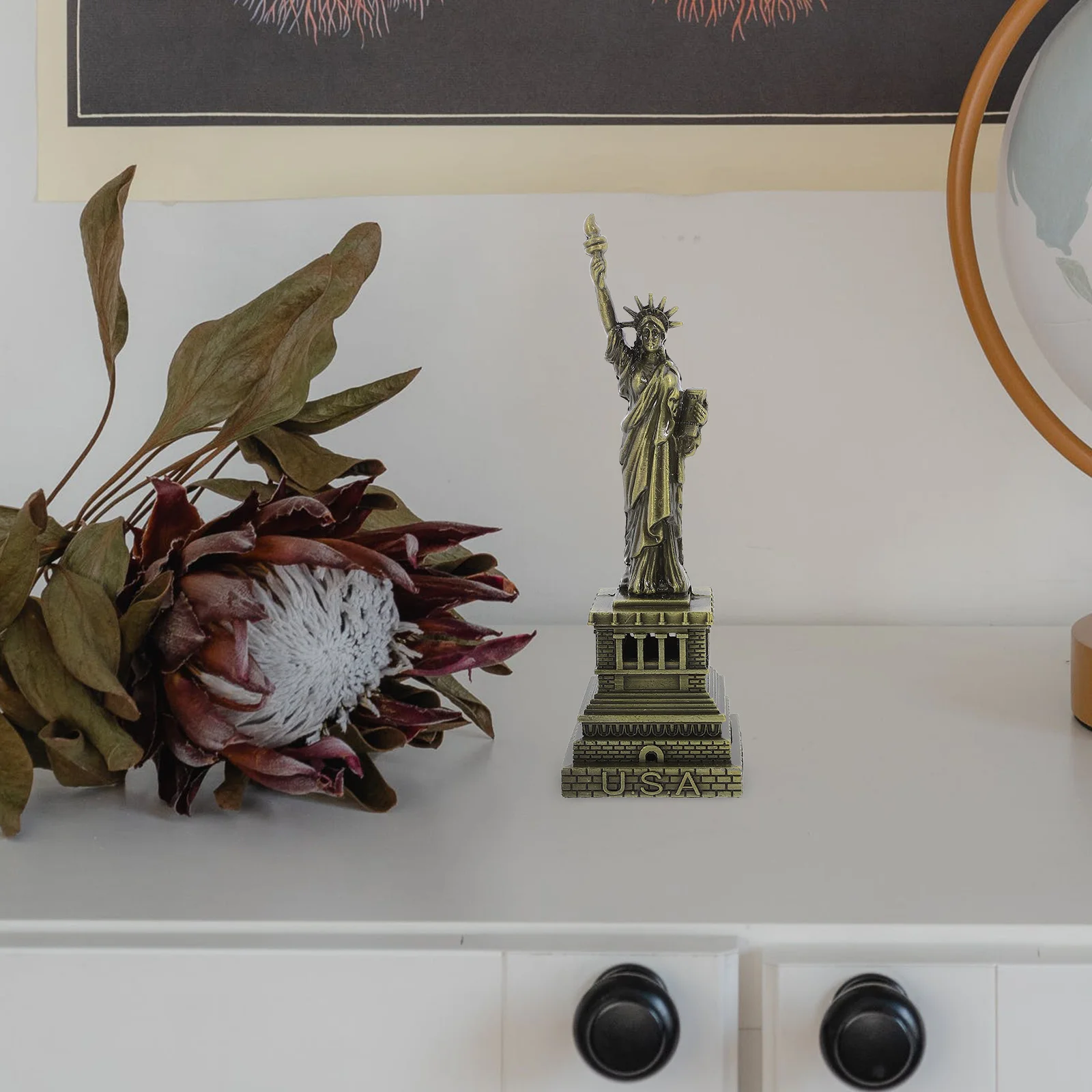 

Alloy 15Cm Bronze Statue of Liberty Decor Unique Metal Ornament for Living Room Desk Wedding Decoration Furnishing