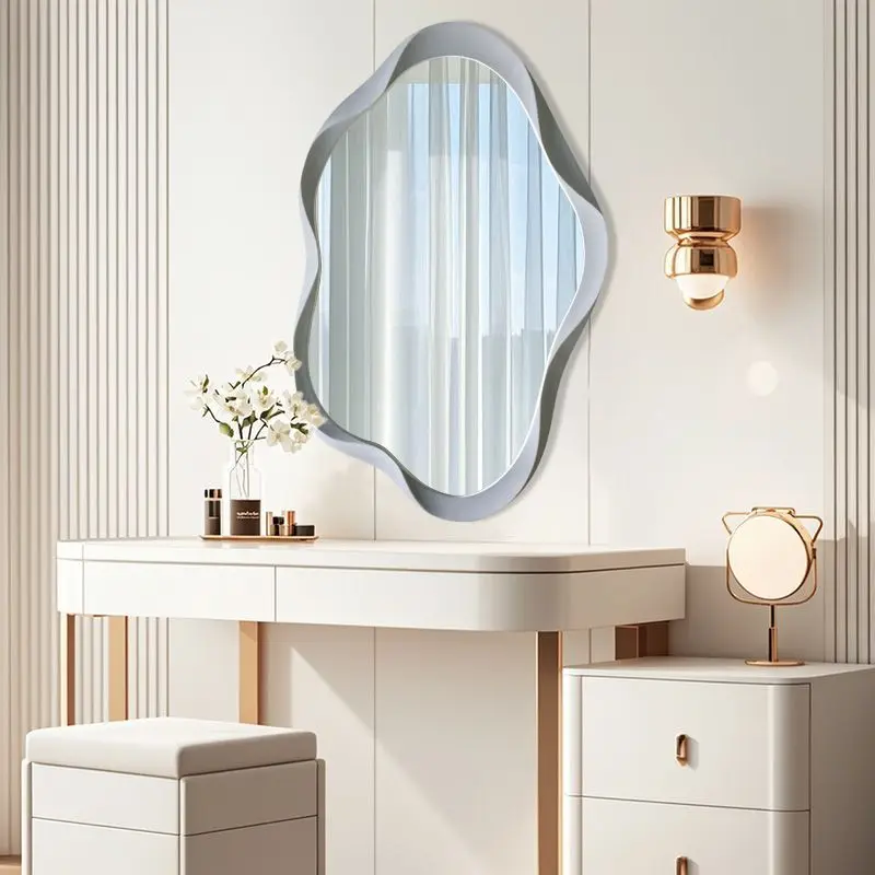 Espejo irregular para baño doméstico