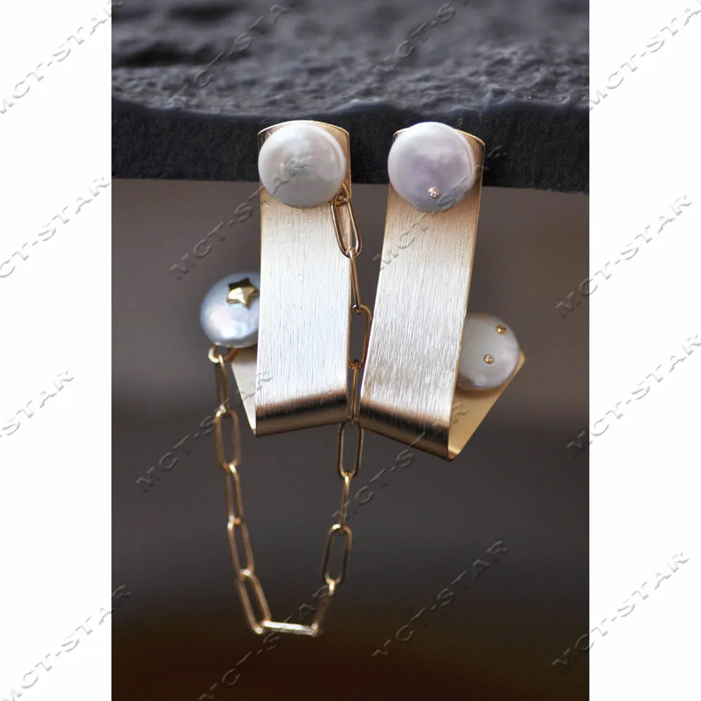 

MTC·STAR Creativity 14mm White Coin Golden Ribbon Chain CZ Stud Earring (Z14217)