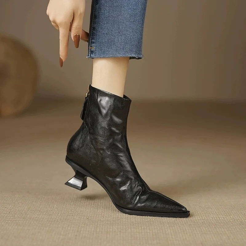 Naked Boots für Damen, 2025, Herbst, neue französische Retro-Stiefeletten mit spitzem Zehenbereich und Katzenabsatz