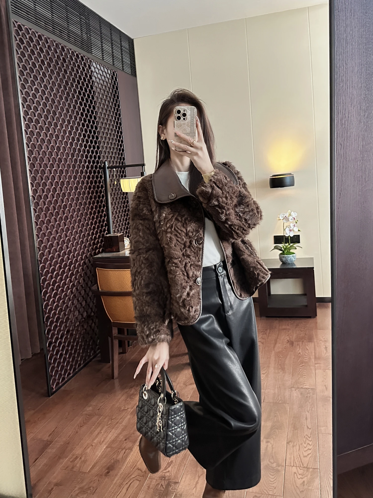 

Двусторонняя женская куртка из искусственной кожи с меховым воротником, теплая, модная, с комбинированными вставками, короткое пальто для повседневной носки