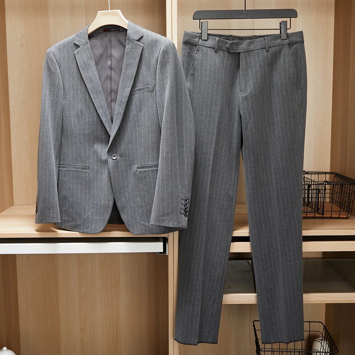 

Мужской повседневный костюм Ele ey Busin: приталенный крой, городской стиль, молодежный, на все сезоны, на одной пуговице, однотонный