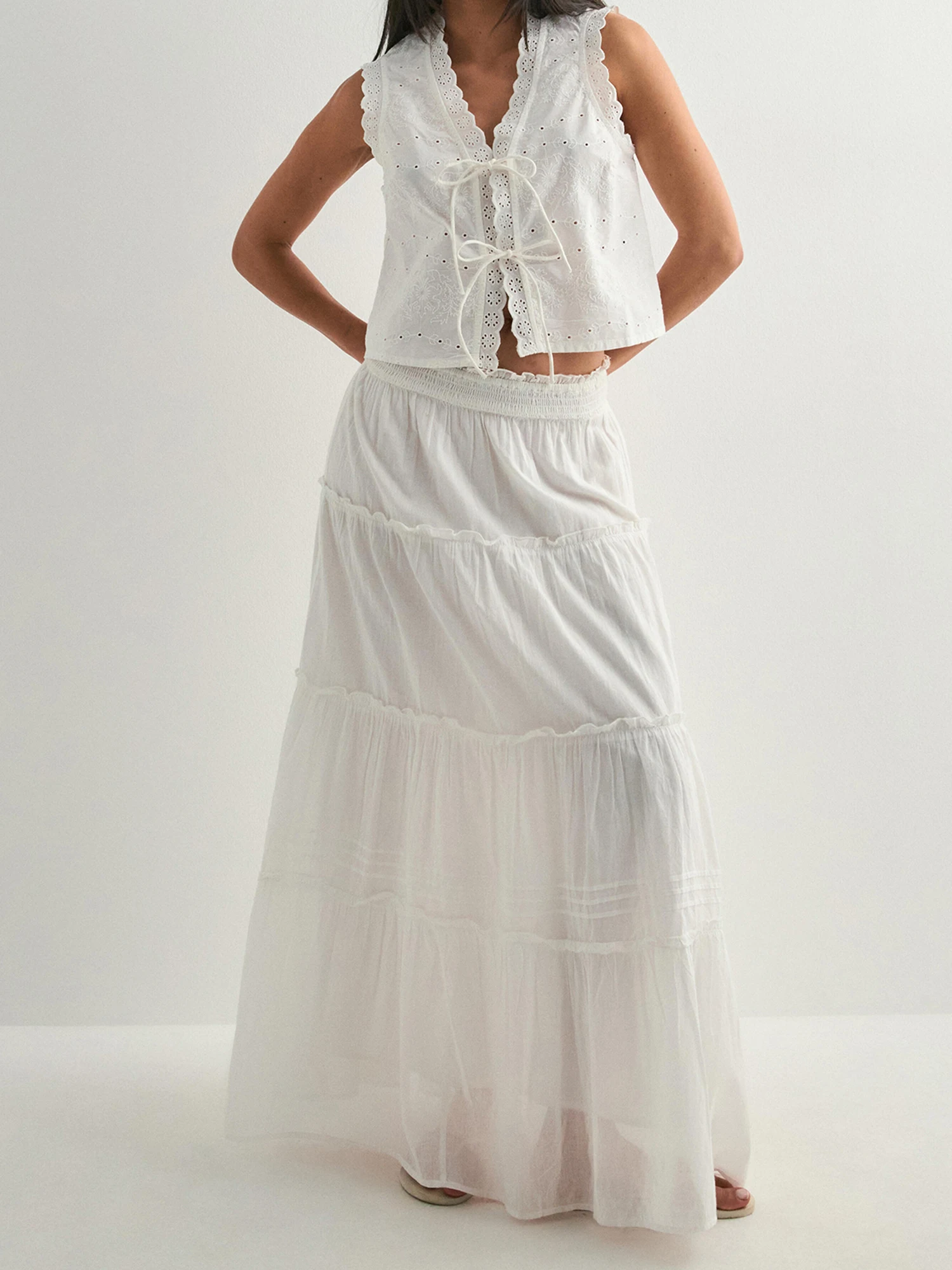 민소매 V 넥 아일렛 자수 조끼 여성 탱크 탑 보우 타이 프론트 디테일이있는 캐주얼 여름 셔츠