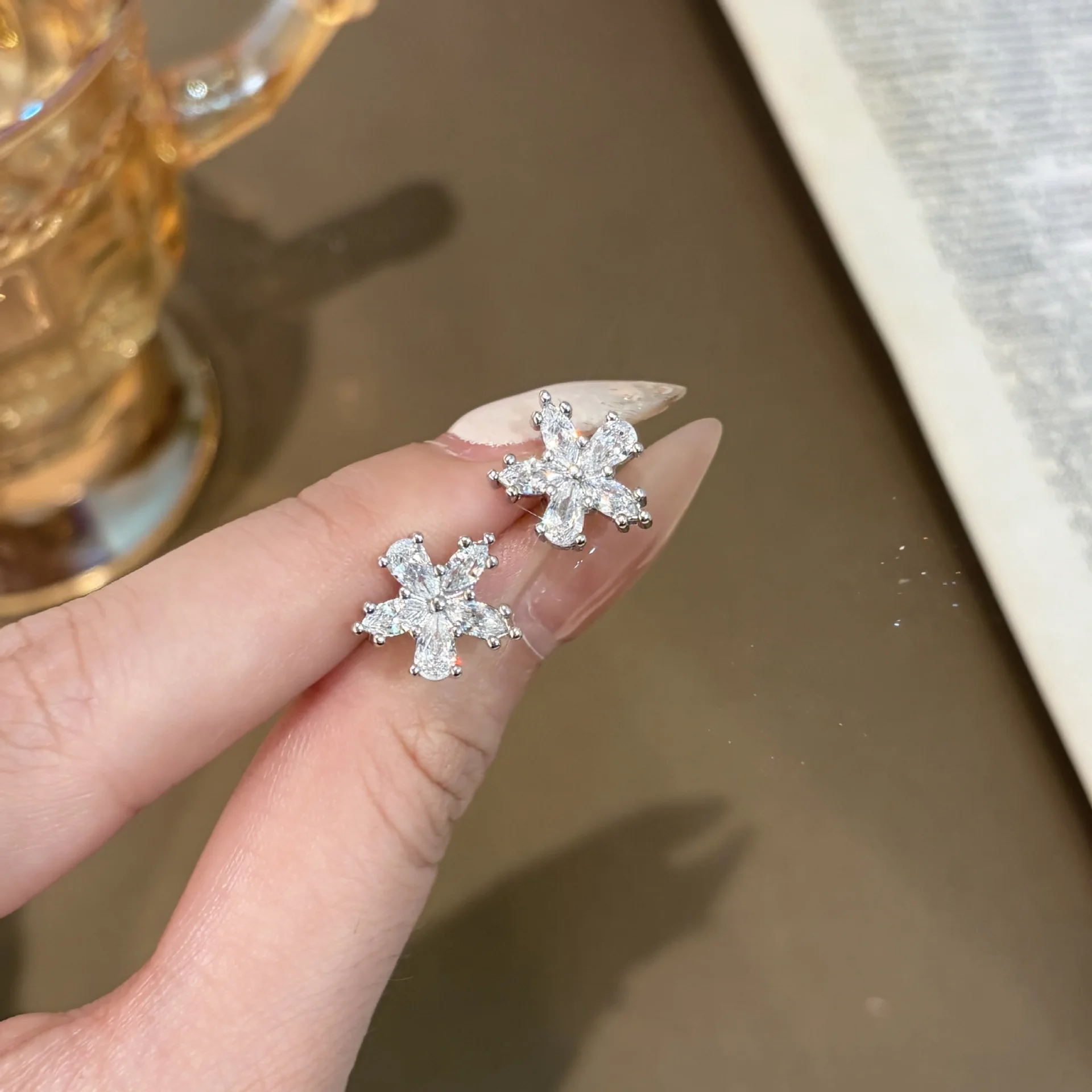 Sweet and shiny cherry blossom earrings for women diamond inlay simple light luxury earings stud suitable for daily jewelry