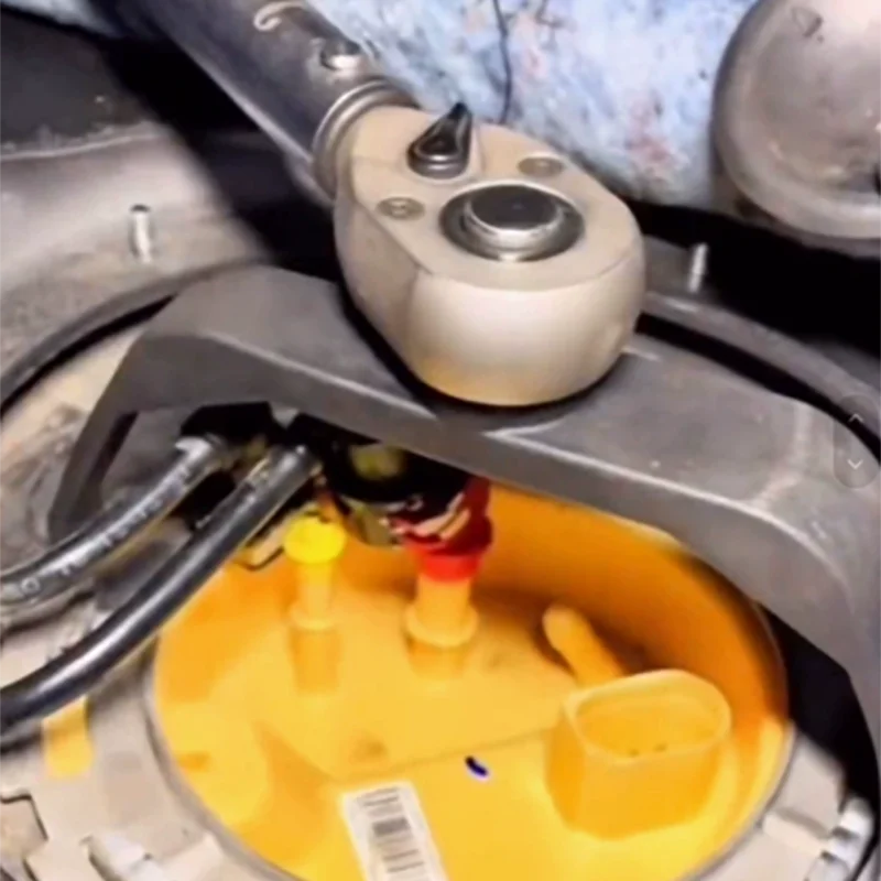 Car Fuel Tank Cap Disassembly Tool Auto Repair Shop Gasoline Pump Special Wrench Accessory for Professional Mechanics
