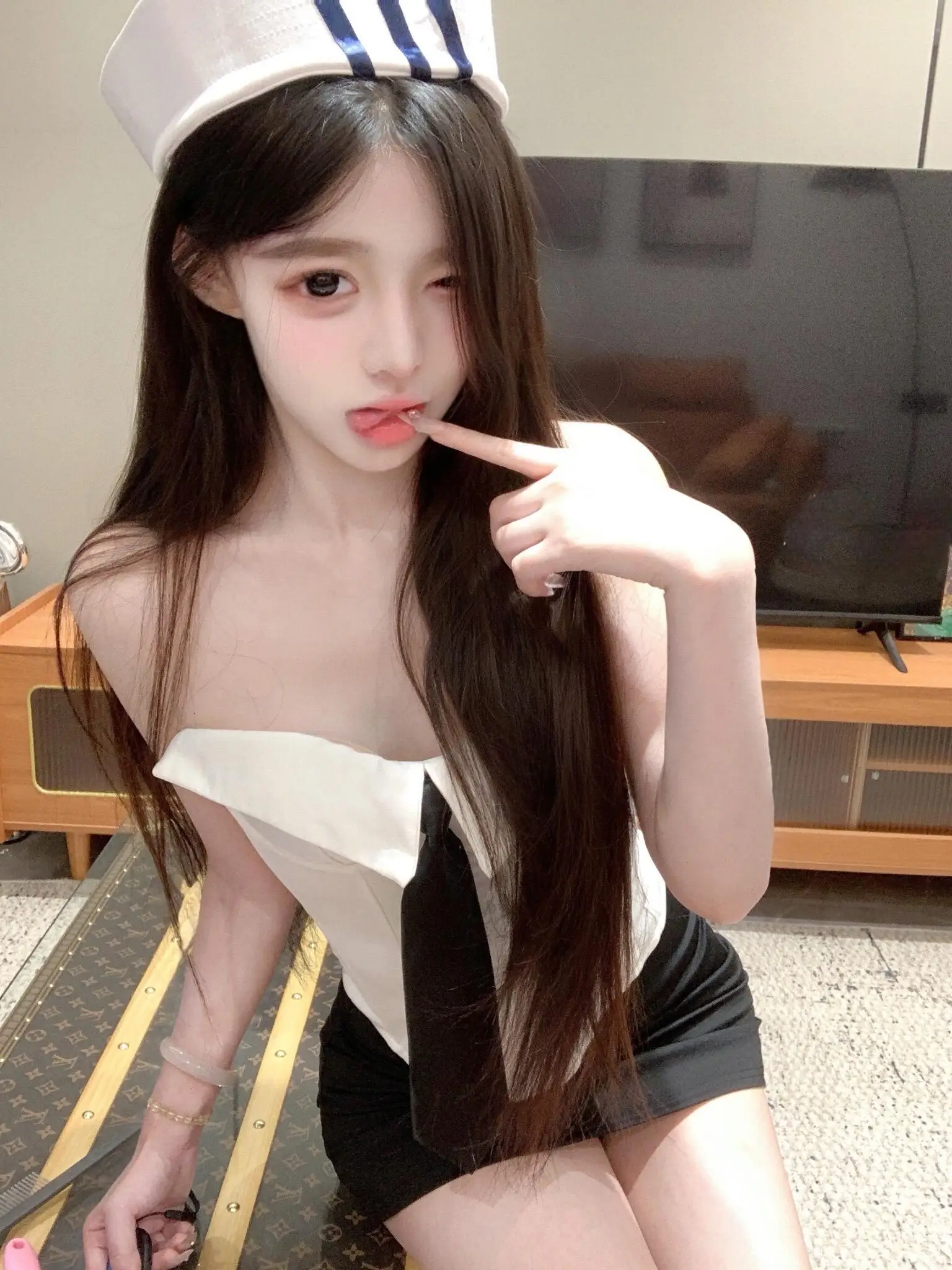 

Sexy Fibone ort Top loween Cosplay Faionable Strapl Brtte Trendy Crop Top for Par And Performance