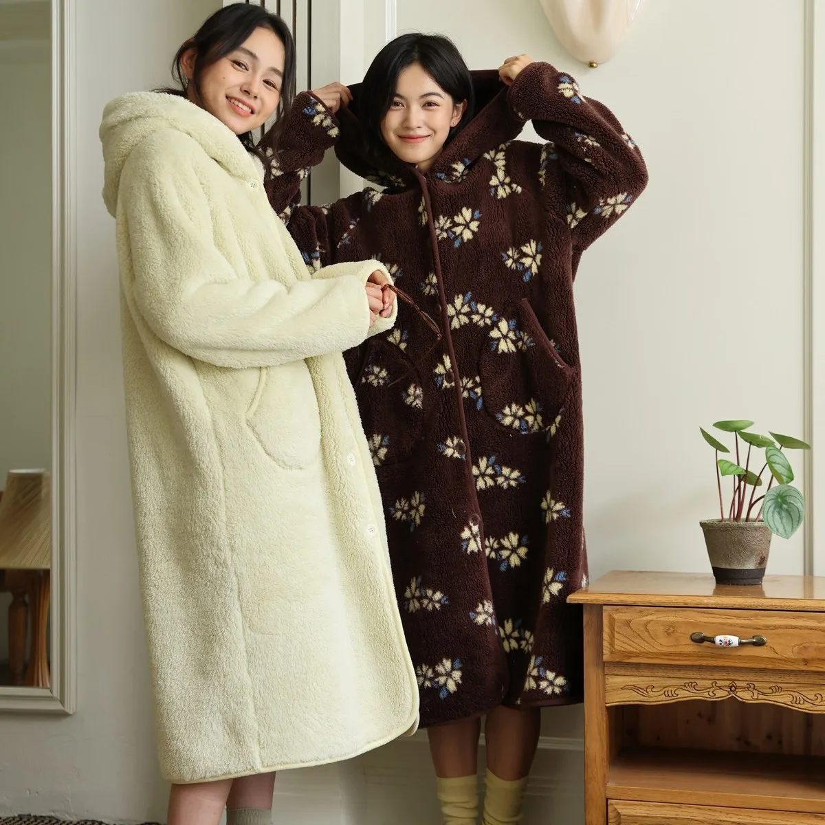 

Новый зимний халат из кораллового флиса, одежда для дома, утолщенное пальто с капюшоном, одежда для сна, халат, свободный повседневный халат, домашняя одежда, верхняя одежда