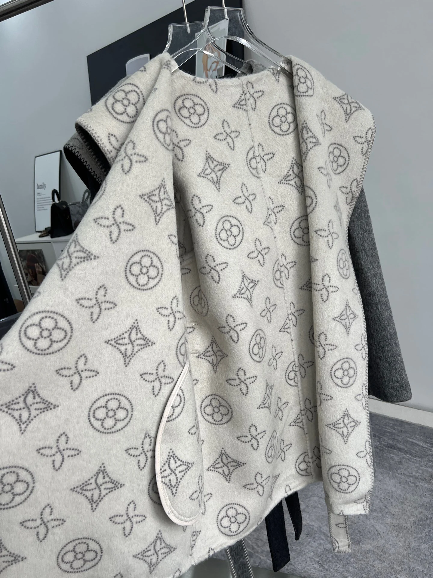 新しいスタイルのフード付きレースアップラグランスリーブ女性用両面プリントウールコート隠し斜めポケット秋冬オーバーコート