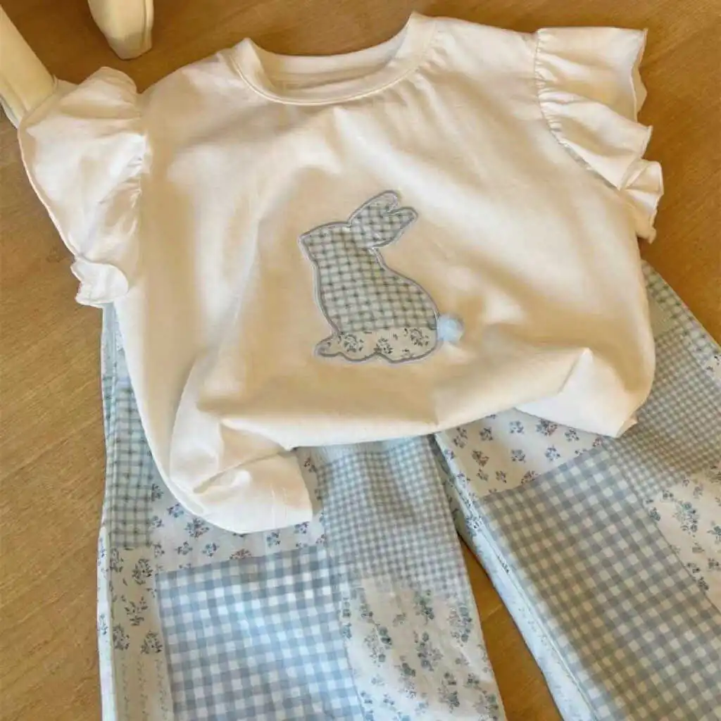 Set di pantaloni estivi per neonate camicia morbida con motivo a coniglio con maniche volanti + toppa elastica in vita pantaloni a gamba larga 2