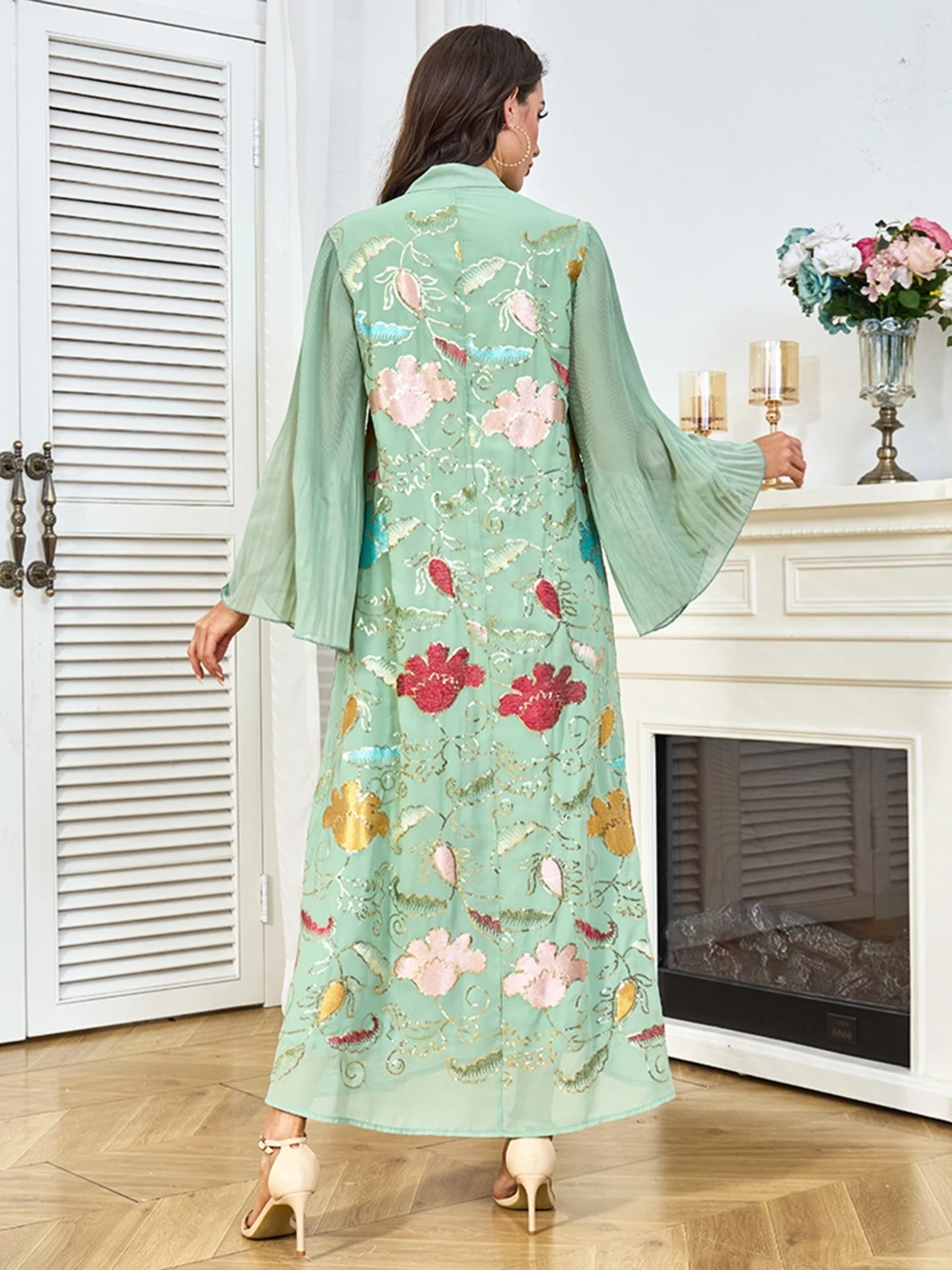 ชุดอาบายะแบบดั้งเดิมของตะวันออกกลางสำหรับผู้หญิงไซส์ใหญ่ ประดับลายดอกไม้ปักเลื่อม งานปักลายแบบดั้งเดิม ดูไบ ซาอุดีอาระเบีย ชุดราตรีสำหรับงานเทศกาล