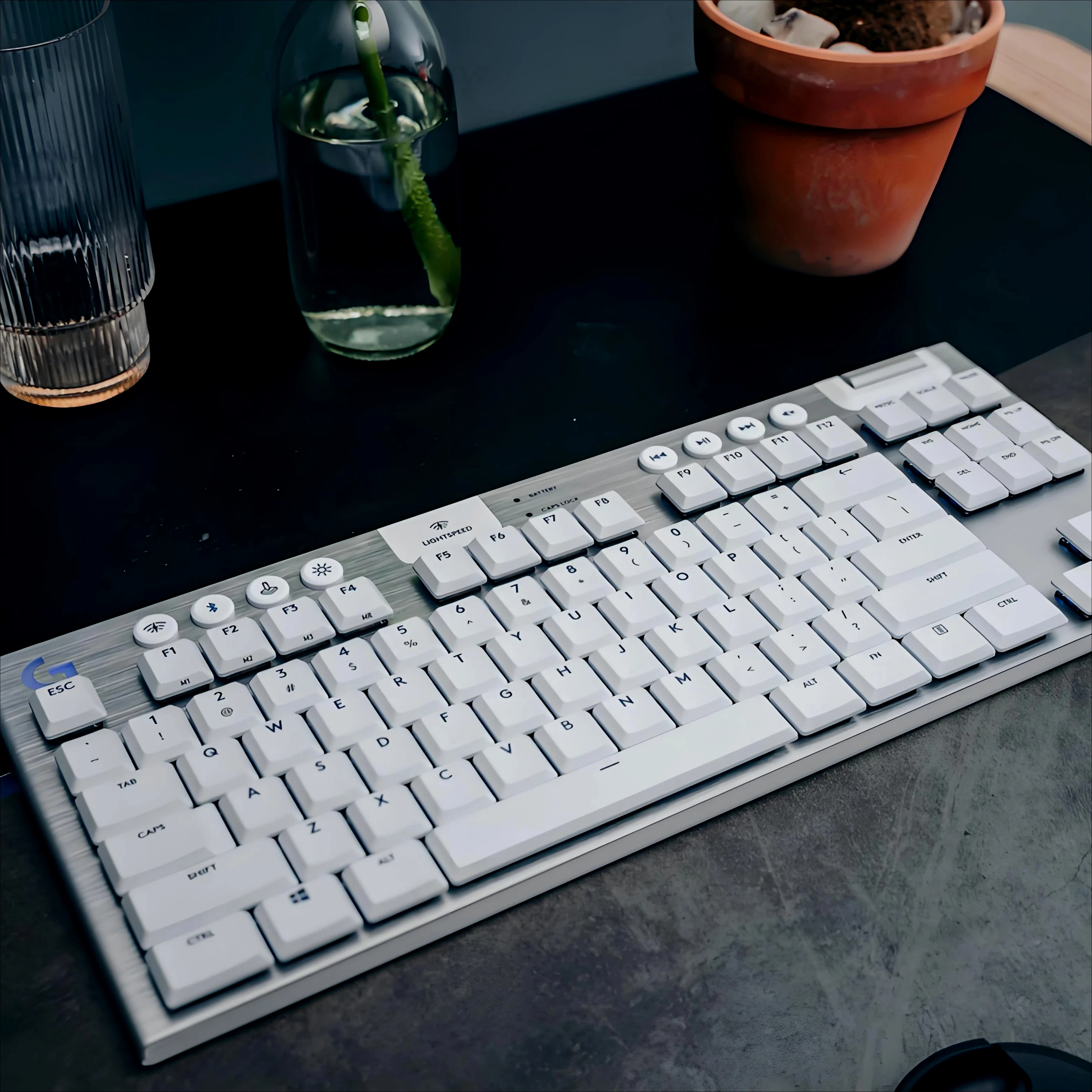 

Full set of keycaps 109 keys White, compatible with Logitech G813/G815/G913/G915 TKL RGB mechanical gaming keyboard