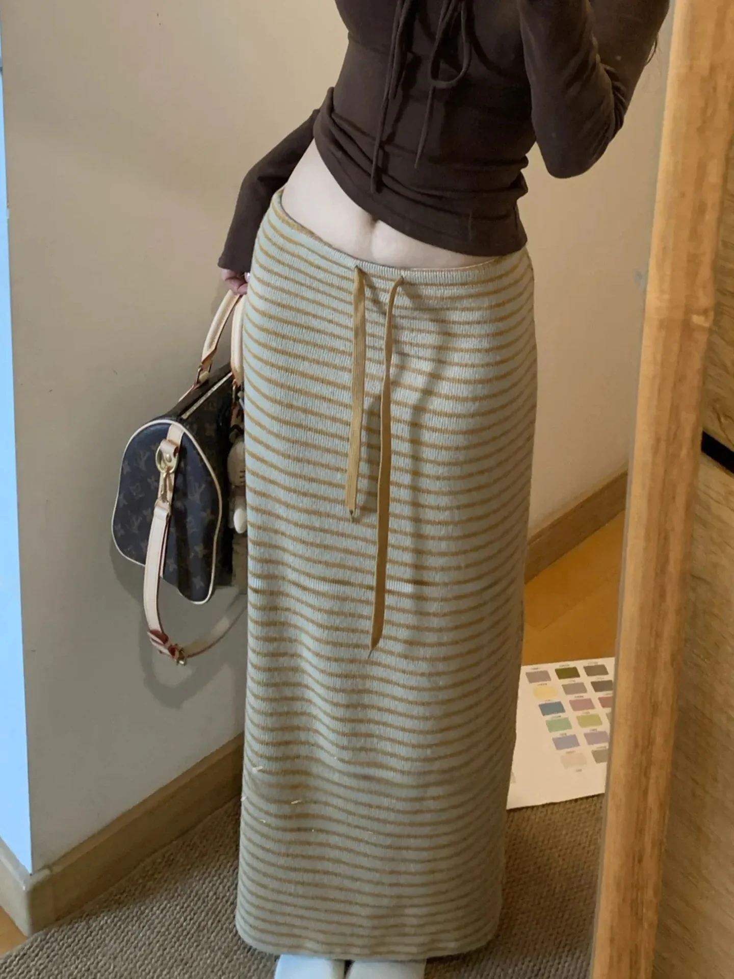 

Непринужденная полосатая вязаная юбка средней длины, женская длинная юбка с высокой талией и прямым кроем, в корейском стиле, для повседневной носки