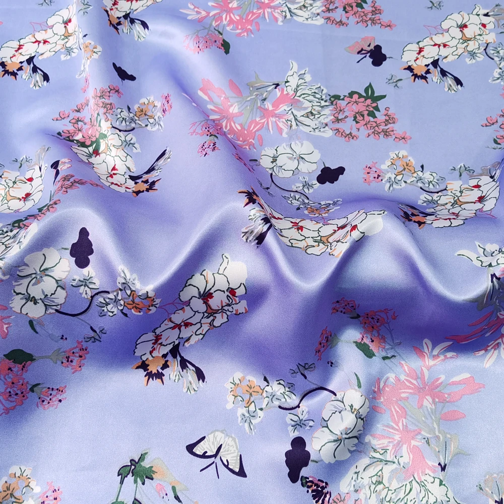 100Cm * 148Cm Desain Bunga Plum Blossom 100% Kain Satin Poliester Lembut Charmeuse Gaun Lapisan Tekstil Lembut