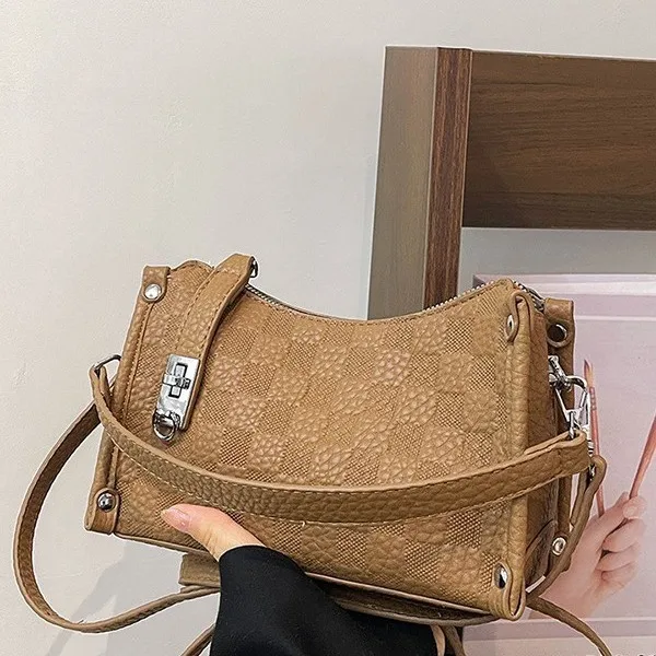 

Осень-зима 2025 г., пышная сумка на плечо для женщин, большая вместительная сумка-подушка, мягкая стеганая сумка через плечо для повседневного использования, милый повседневный кошелек ​