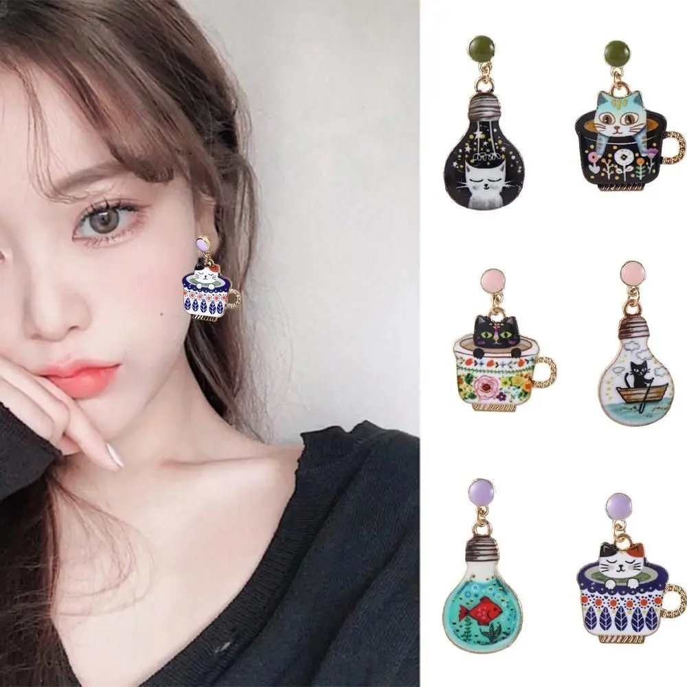 شخصية الموضة المينا المرأة لطيف كوب القط ضوء لمبة القط الحيوانات المعلقات أقراط أقراط