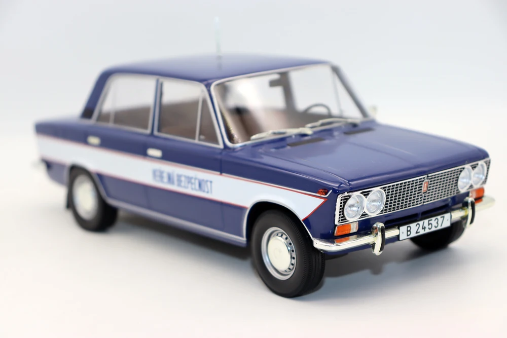 New 1/18 Scale Lada 1500 Police-car DieCast Model Toy Cars Metal For Collection Gift