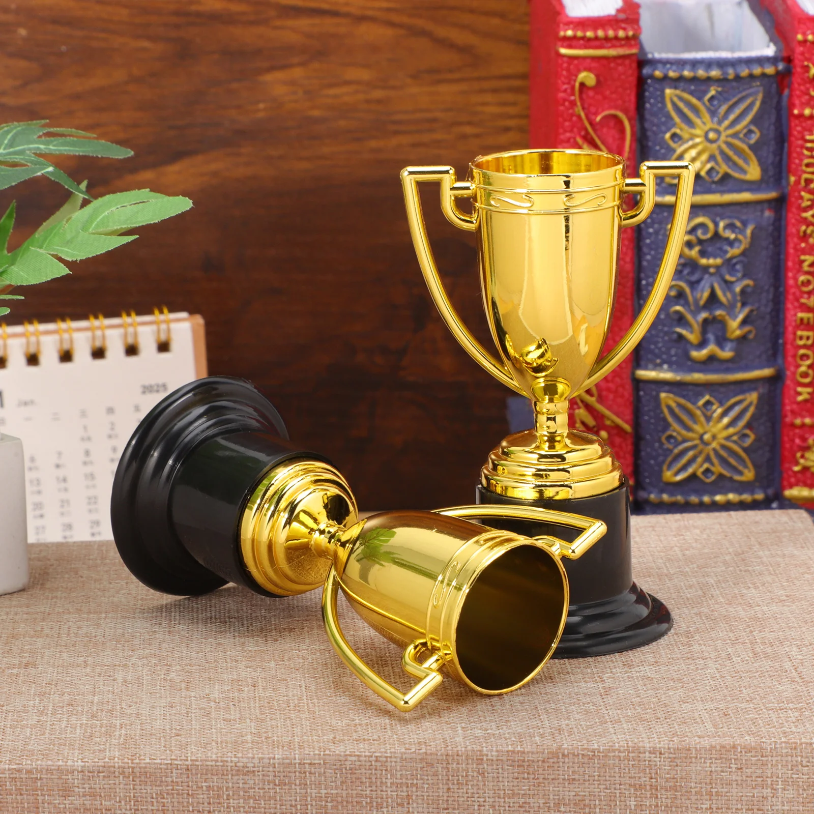 

24 Pcs Small Trophy Elegant Design Versatile Use Plastic Material Smooth Surface Sports Christmas Game Football Halloween Party