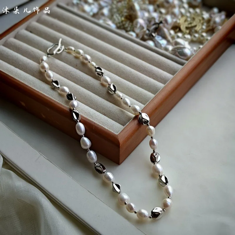 

Natural Freshwater Pearl Metal Ball Necklace for Women Fashionable Temperament Niche Hong Kong Style Retro Ins Clavicle Chain