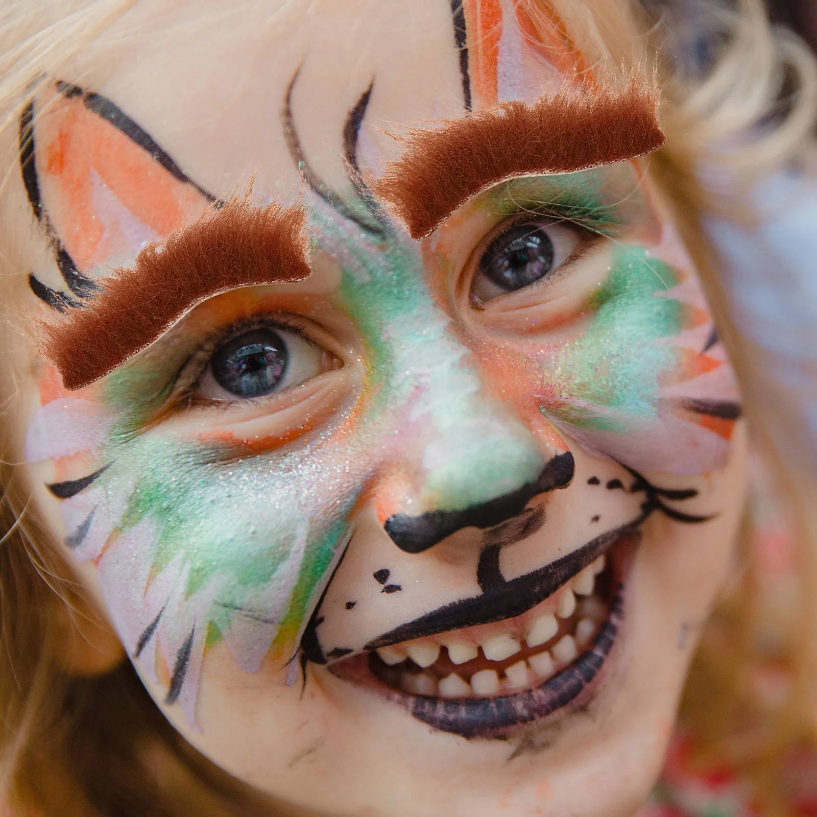 6-parowe sztuczne brwi Kolory Trwałe dekoracje na Halloween Kostium Wydajność Makijaż Śmieszne