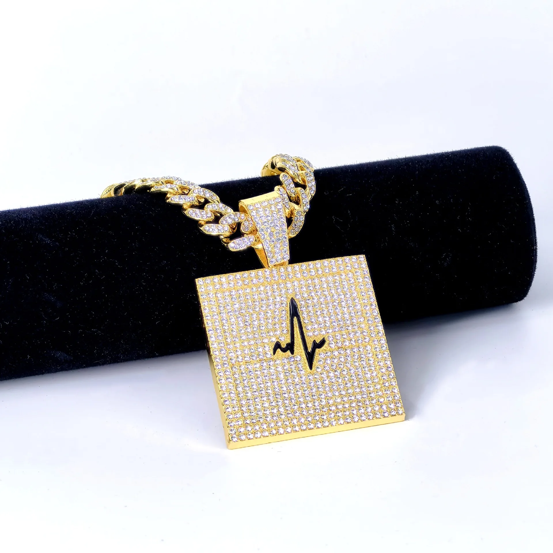 

Diamond studded alloy pendant, hip-hop Cuban chain