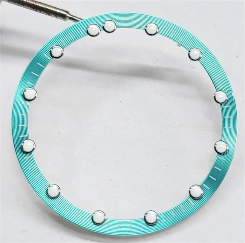 

Наружный диаметр 28,5 мм, внутренний диаметр 24,5 мм, круглый внутренний теневой диск, подходит для японских часов с механизмом NH70, аксессуары