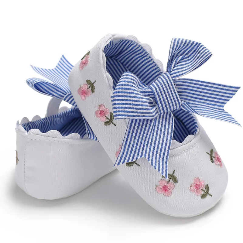 Chaussures en dentelle blanche brodée pour bébé fille, souliers pour enfant, nouveau-né, semelle souple, antidérapant, premiers pas, premiers pas