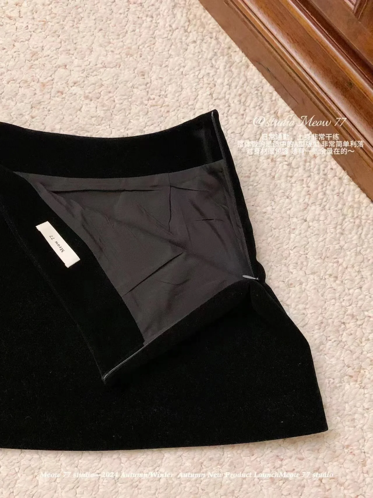 Counter Quality Luxury Diamonds Corduroy Fabric Short Skirt For Women 2024 Autumn New In High Waist Slim Mini Black Skirt