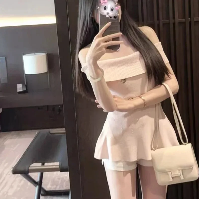 Ropa de mujer con un solo hombro, volantes lisos, camisetas sin mangas ajustadas y elásticas, moda Kroean de verano, camisola con botones lisos y dulces