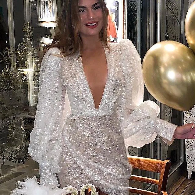 

New white women's clothing, sexy and shiny V-neck dress, hip-wrapped evening dress, sexy temperament and elegant high-end clothi